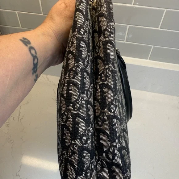 Elegant Black and Gray Dior Tote Bag - Picture 6 of 14